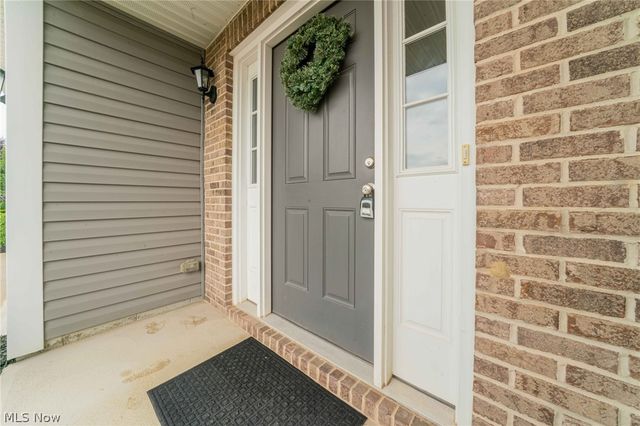 27282 Emerald Oval N, Olmsted Twp, OH 44138