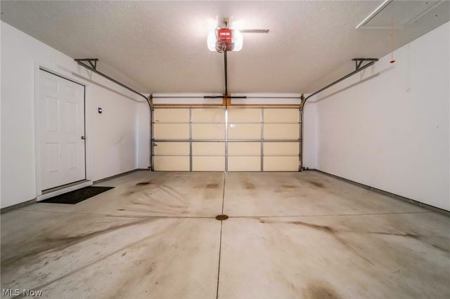 27282 Emerald Oval N, Olmsted Twp, OH 44138