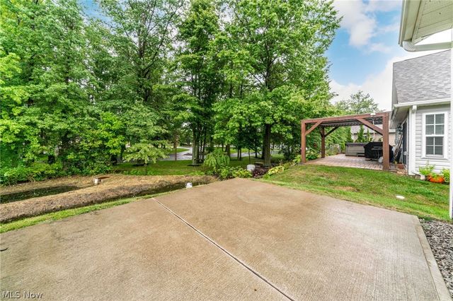 27282 Emerald Oval N, Olmsted Twp, OH 44138