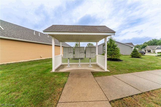 27282 Emerald Oval N, Olmsted Twp, OH 44138