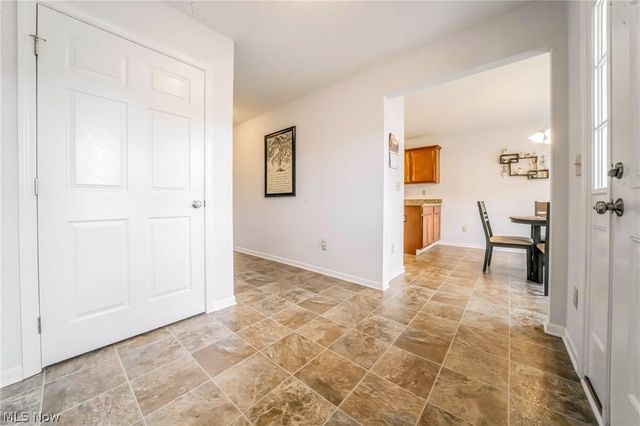 27282 Emerald Oval N, Olmsted Twp, OH 44138