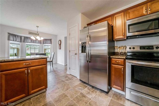 27282 Emerald Oval N, Olmsted Twp, OH 44138