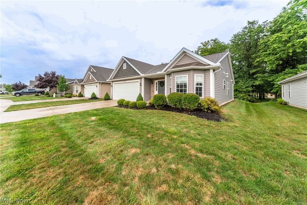 27282 Emerald Oval N, Olmsted Twp, OH 44138