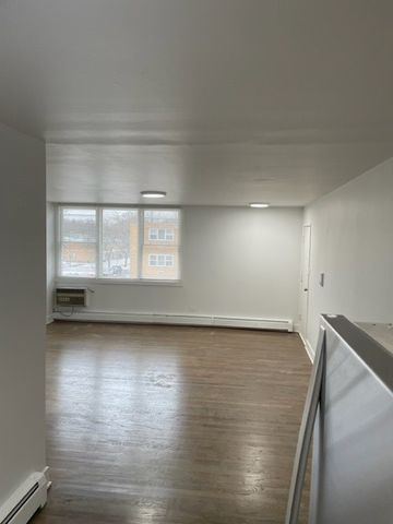 7529 N Maplewood Avenue 7B, Chicago, IL 60645