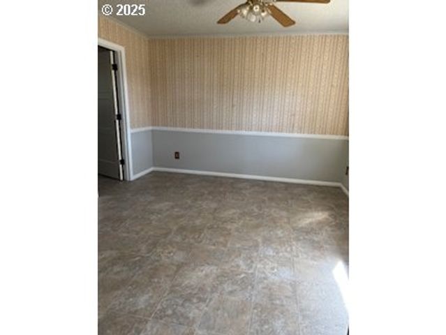 1484 YASEK Loop, Toledo, OR 97391