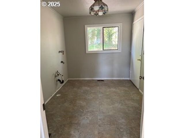 1484 YASEK Loop, Toledo, OR 97391