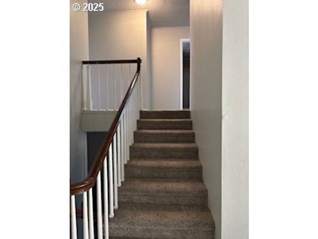 1484 YASEK Loop, Toledo, OR 97391