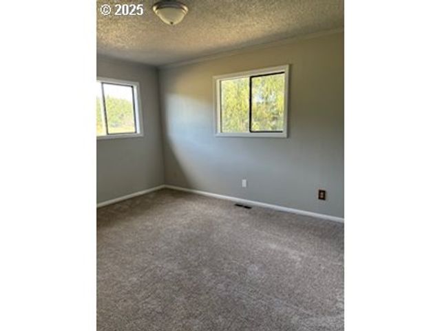 1484 YASEK Loop, Toledo, OR 97391