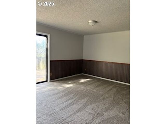1484 YASEK Loop, Toledo, OR 97391