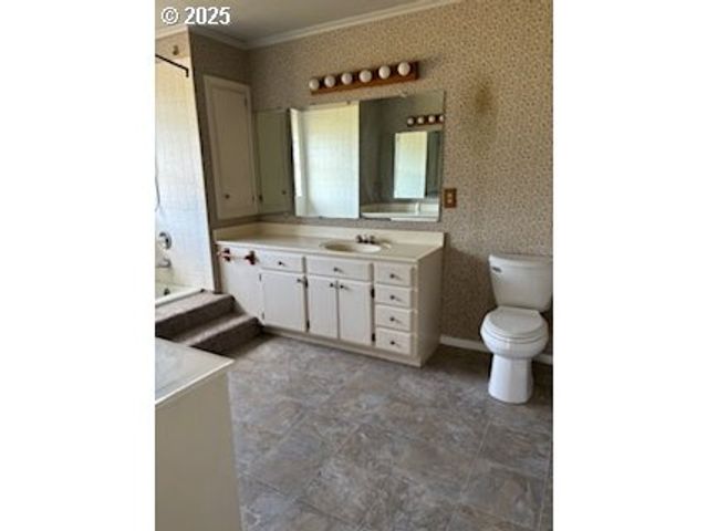 1484 YASEK Loop, Toledo, OR 97391