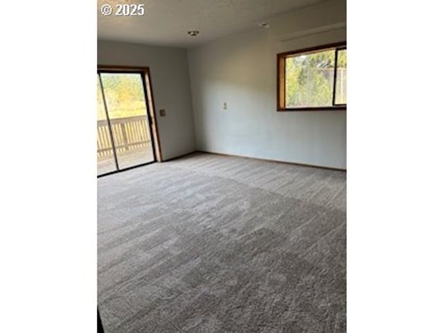 1484 YASEK Loop, Toledo, OR 97391