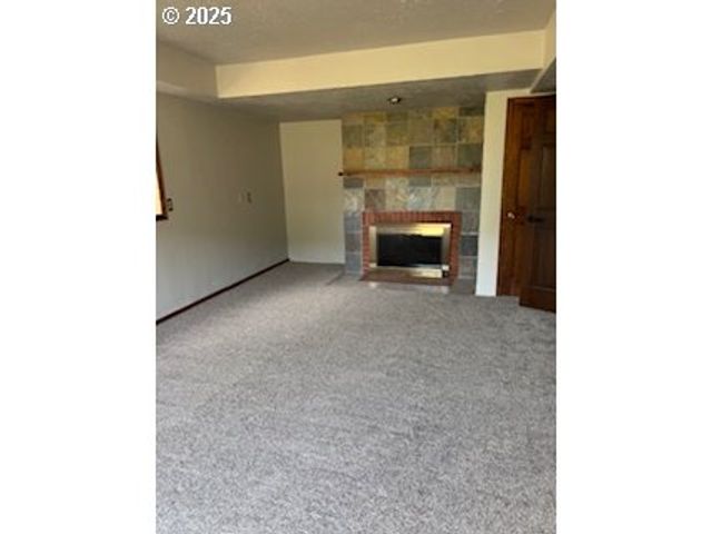 1484 YASEK Loop, Toledo, OR 97391