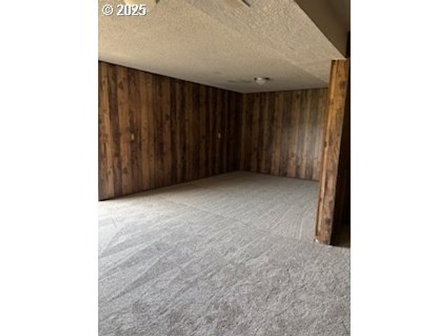 1484 YASEK Loop, Toledo, OR 97391