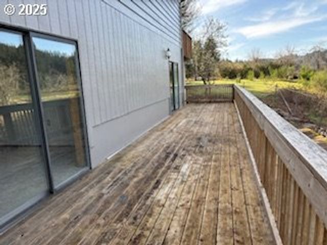 1484 YASEK Loop, Toledo, OR 97391
