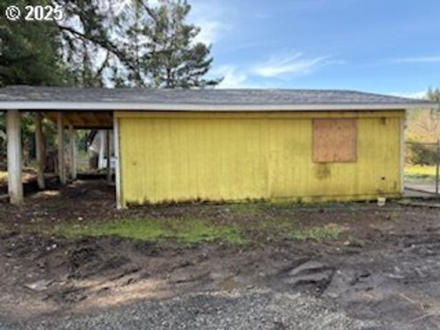 1484 YASEK Loop, Toledo, OR 97391