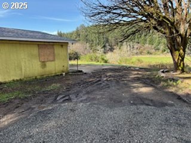1484 YASEK Loop, Toledo, OR 97391