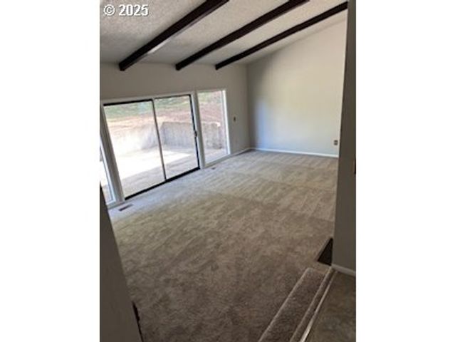 1484 YASEK Loop, Toledo, OR 97391