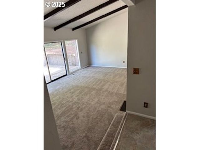 1484 YASEK Loop, Toledo, OR 97391