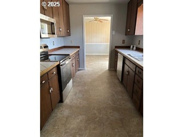 1484 YASEK Loop, Toledo, OR 97391