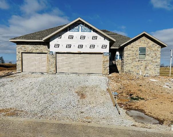 685 W Castor Loop, Nixa, MO 65714