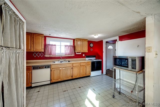 1414 E 9th Street, Jeffersonville, IN 47130