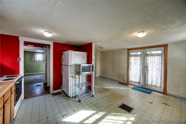 1414 E 9th Street, Jeffersonville, IN 47130