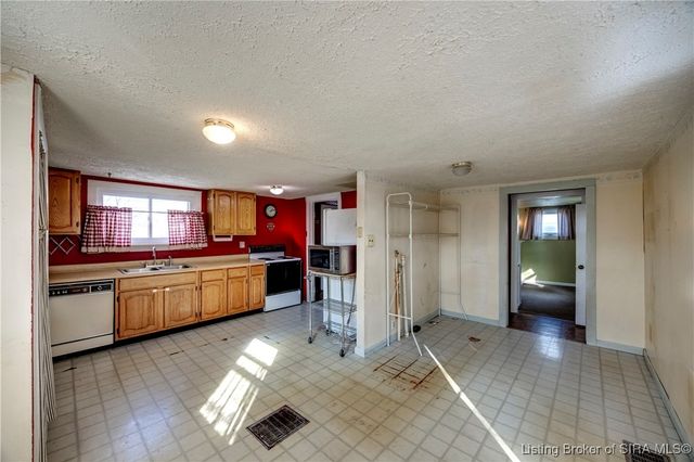 1414 E 9th Street, Jeffersonville, IN 47130