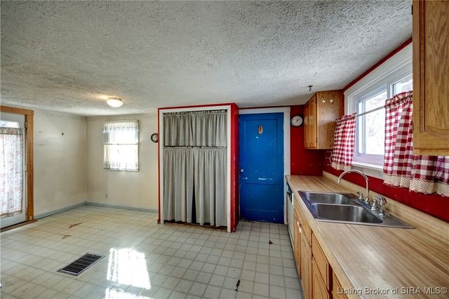 1414 E 9th Street, Jeffersonville, IN 47130