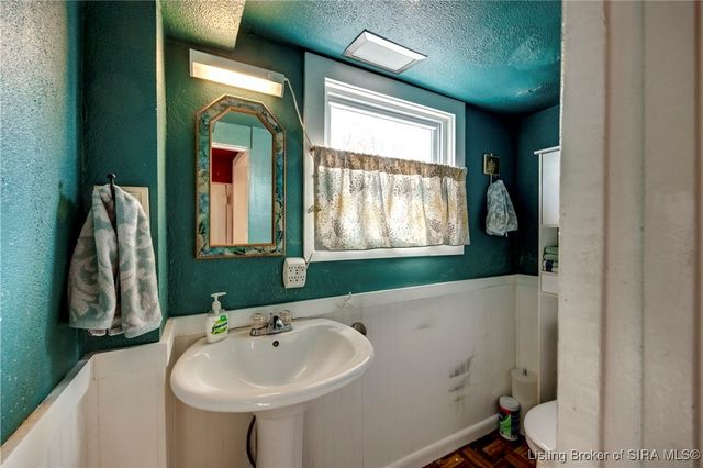 1414 E 9th Street, Jeffersonville, IN 47130