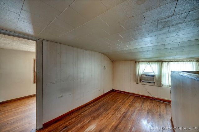 1414 E 9th Street, Jeffersonville, IN 47130