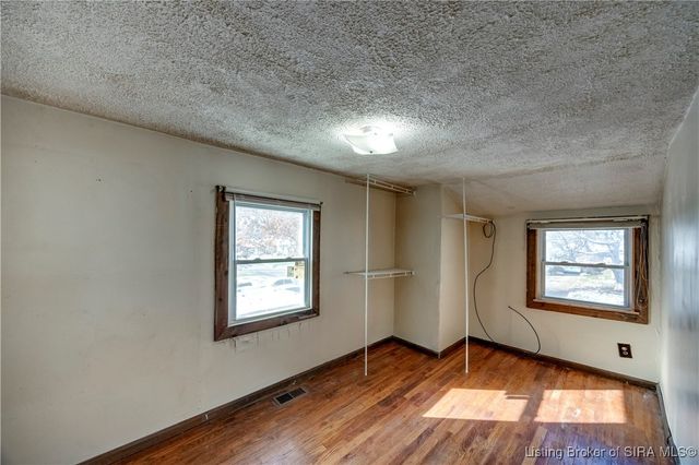 1414 E 9th Street, Jeffersonville, IN 47130