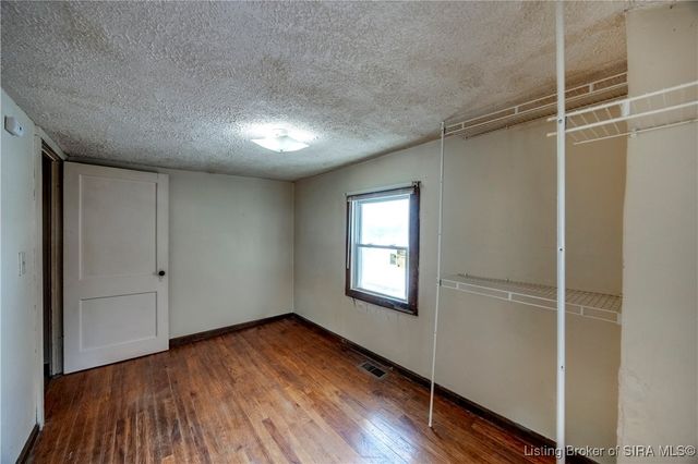 1414 E 9th Street, Jeffersonville, IN 47130