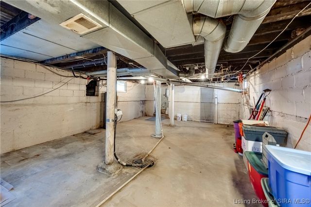 1414 E 9th Street, Jeffersonville, IN 47130