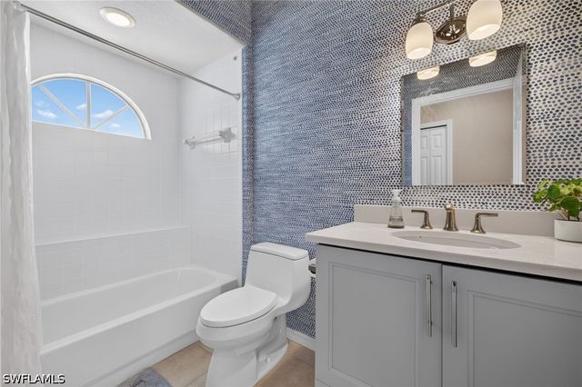 3852 Clipper Cove DR, Naples, FL 34112