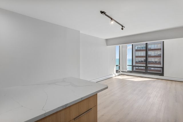 6166 N Sheridan Road 26F, Chicago, IL 60660