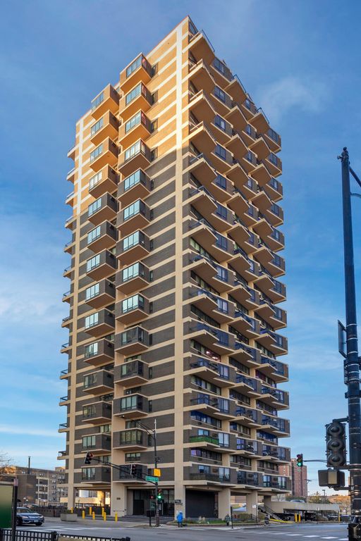 6166 N Sheridan Road 26F, Chicago, IL 60660