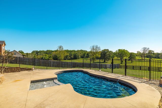 108 Chalford Pl, Lebanon, TN 37087