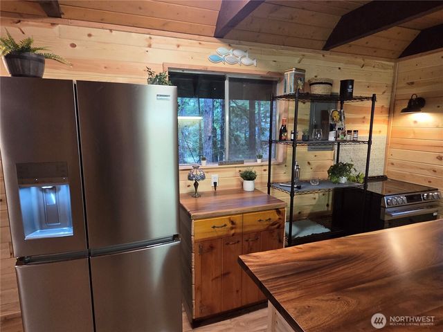 41 N Mt Rose Avenue, Hoodsport, WA 98548