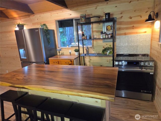 41 N Mt Rose Avenue, Hoodsport, WA 98548