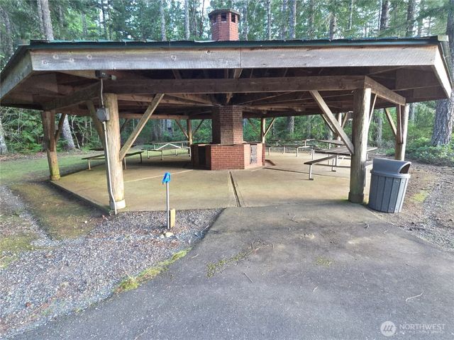 41 N Mt Rose Avenue, Hoodsport, WA 98548