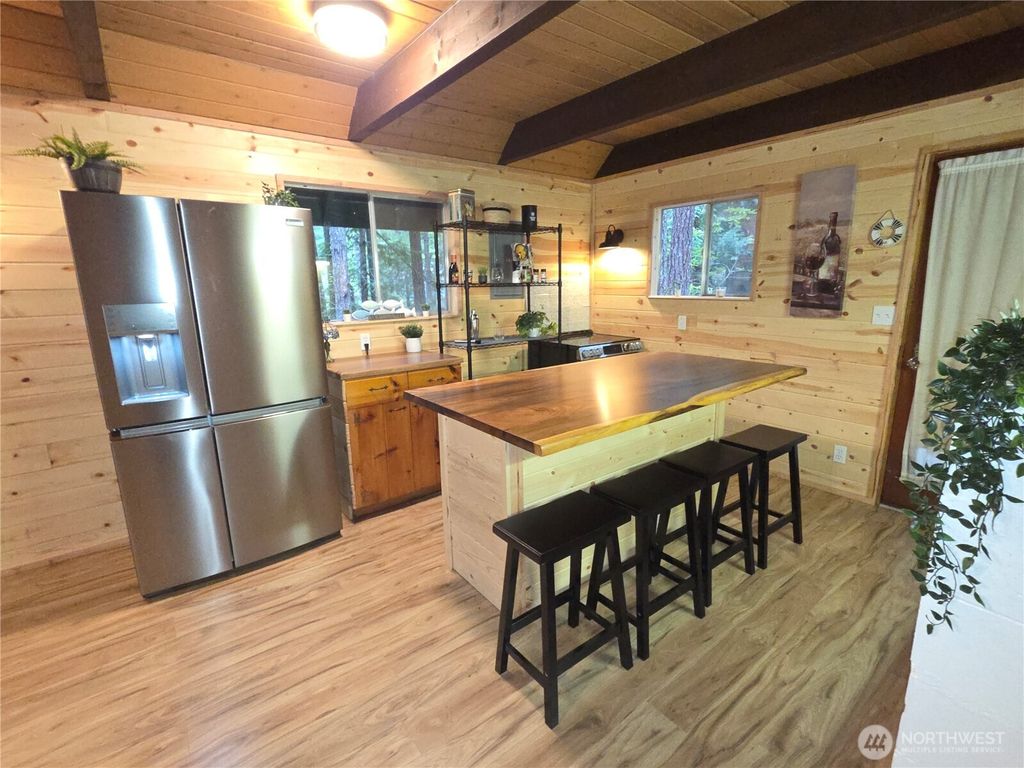 41 N Mt Rose Avenue, Hoodsport, WA 98548