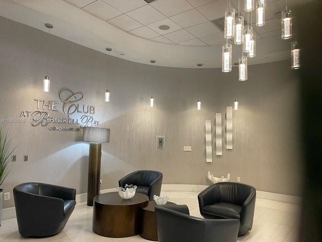 1200 Brickell Bay Dr 3921, Miami, FL 33131