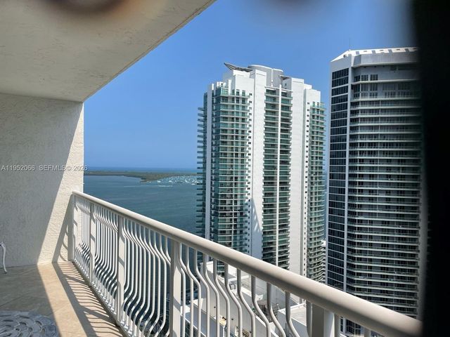 1200 Brickell Bay Dr 3921, Miami, FL 33131