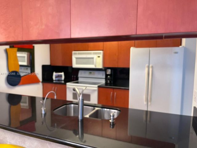 1200 Brickell Bay Dr 3921, Miami, FL 33131