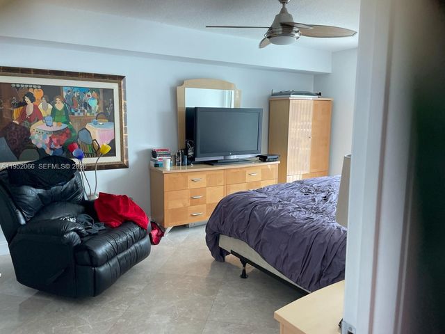 1200 Brickell Bay Dr 3921, Miami, FL 33131