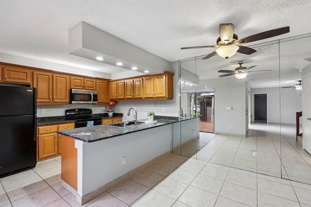 1176 SW 118th Terrace, Davie, FL 33325