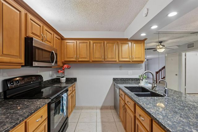 1176 SW 118th Terrace, Davie, FL 33325