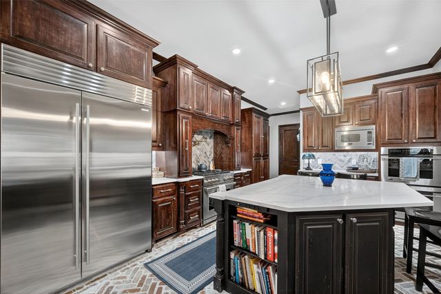 6428 Lavendale Avenue, Dallas, TX 75230