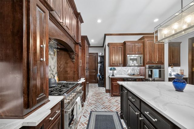 6428 Lavendale Avenue, Dallas, TX 75230