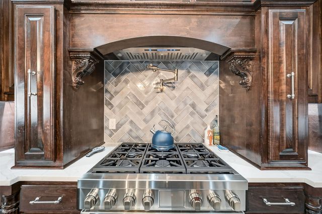 6428 Lavendale Avenue, Dallas, TX 75230